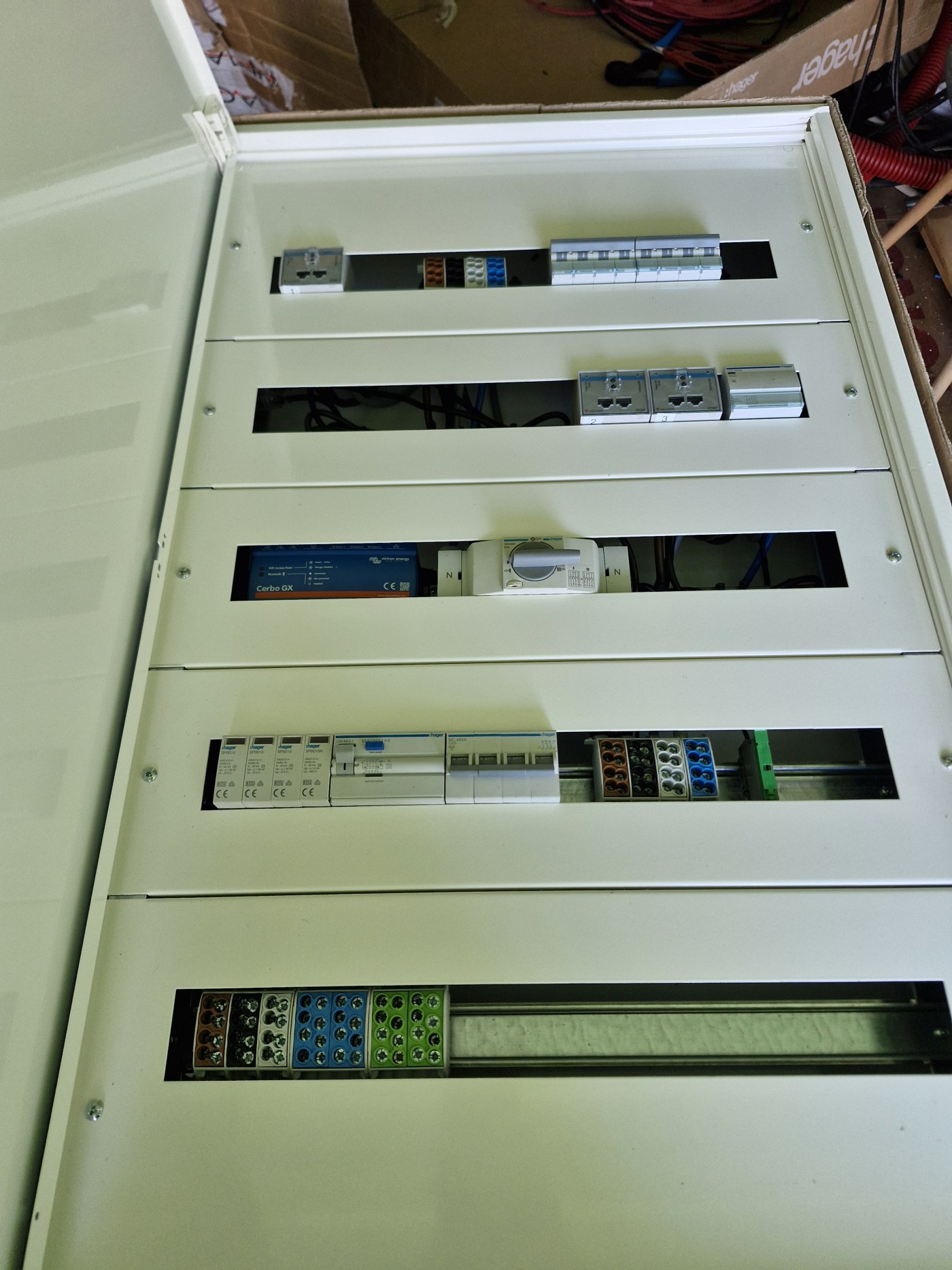 Sistem fotovoltaic 50 kW cu 64 kWh stocare – de la un on-grid nefuncțional la un ESS complet, în Prahova