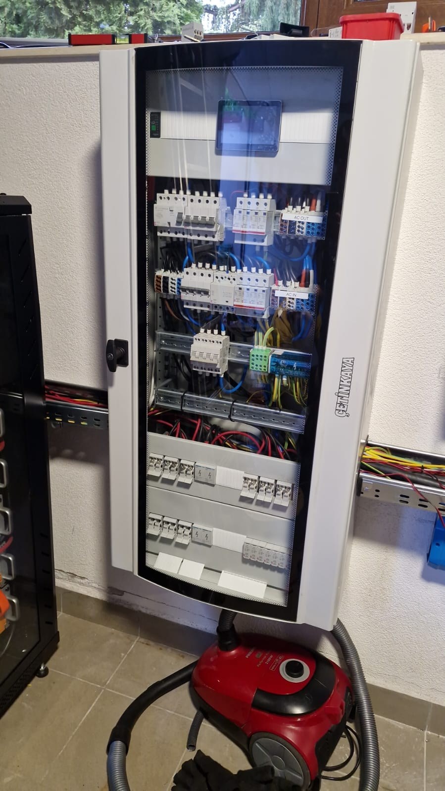 Sistem fotovoltaic trifazat Victron 30 kVA cu stocare 40 kWh Pytes – independență energetică și backup instant